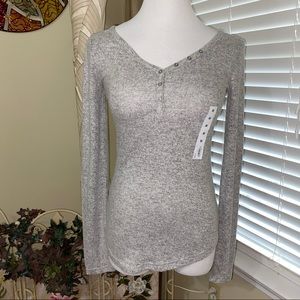 Kohl's super soft v neck long sleeve tee